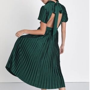 LULUS Radiant Reverie Emerald Plisse Short Sleeve Backless Midi Dress Size M